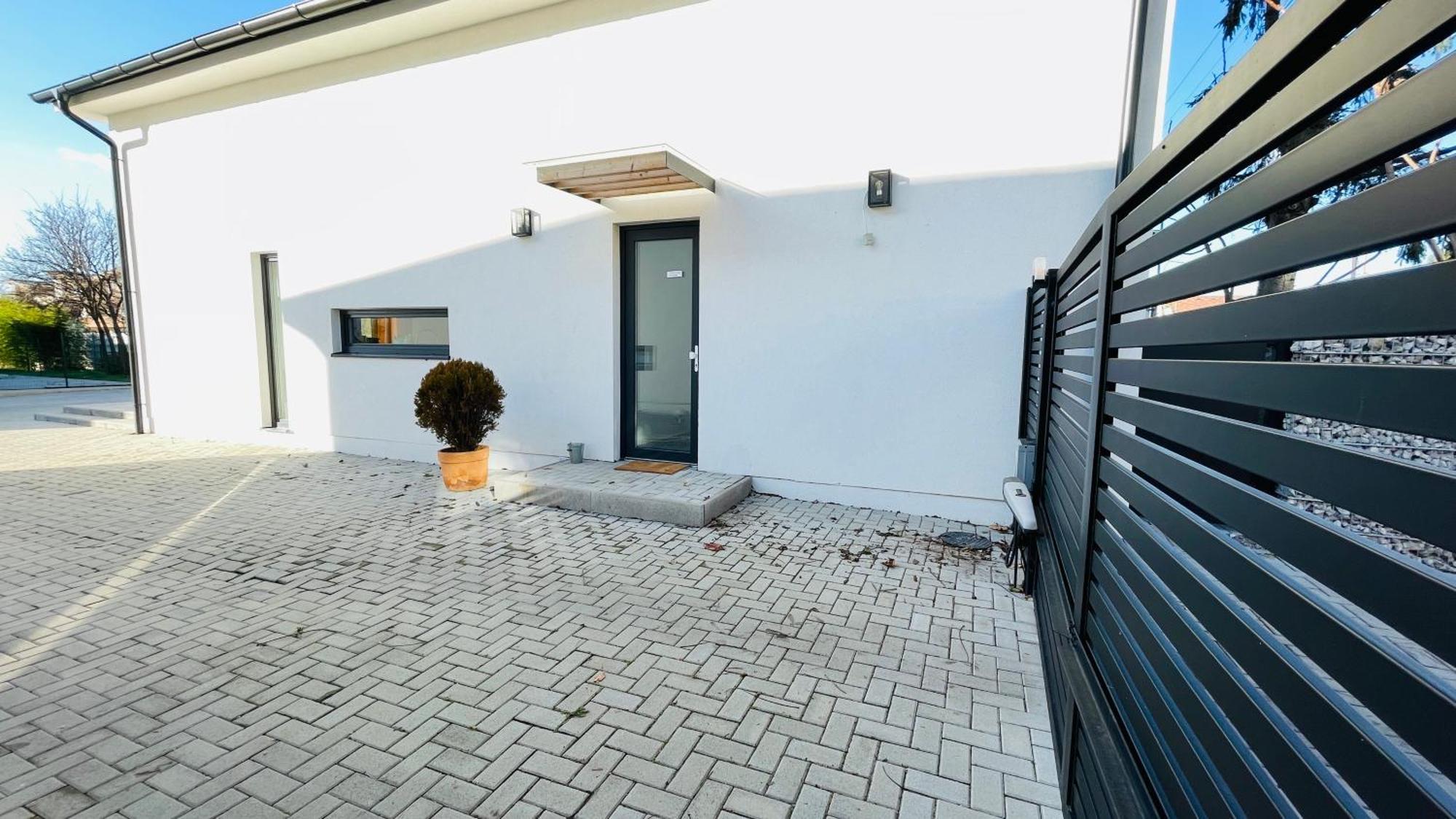 House Flow, 3 Room, Free 2 Parking Bratislava Exteriér fotografie